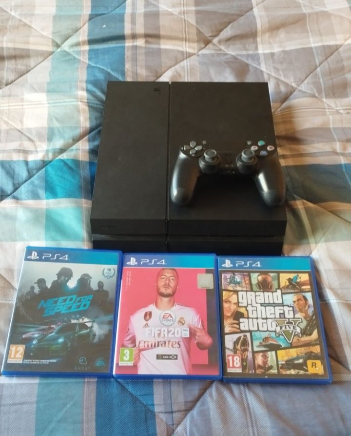 PlayStation 4 1TB+ comando+ 3 jogos