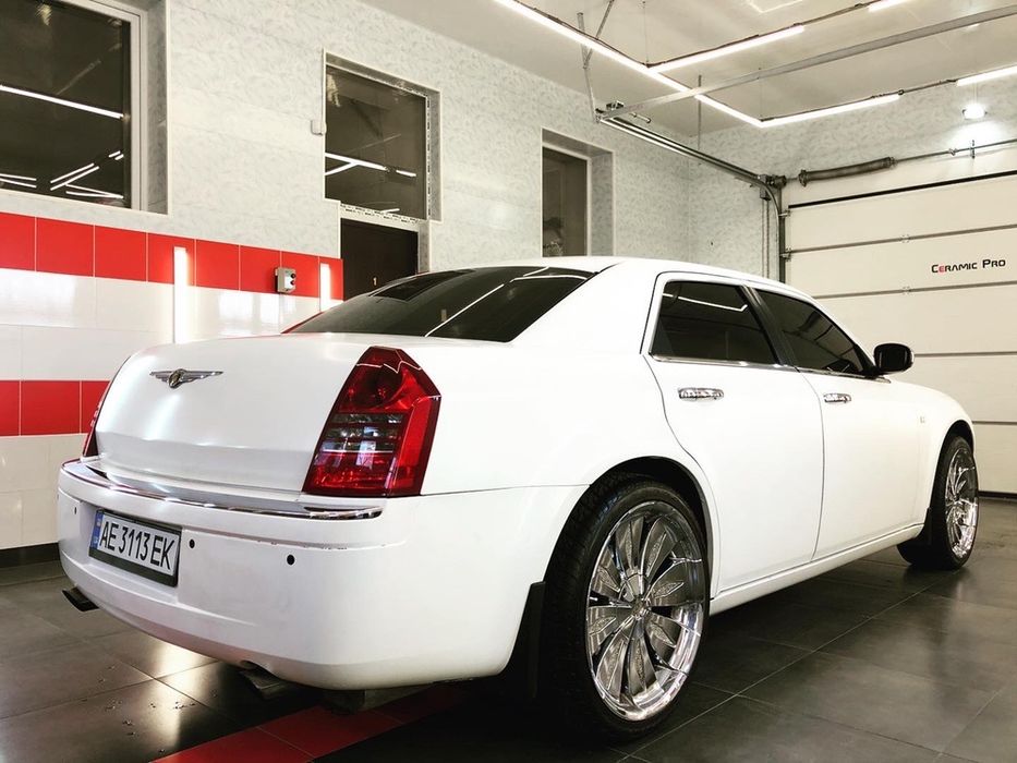 Прокат авто. Заказ авто на свадьбу. Аренда белоснежного Крайслер 300С