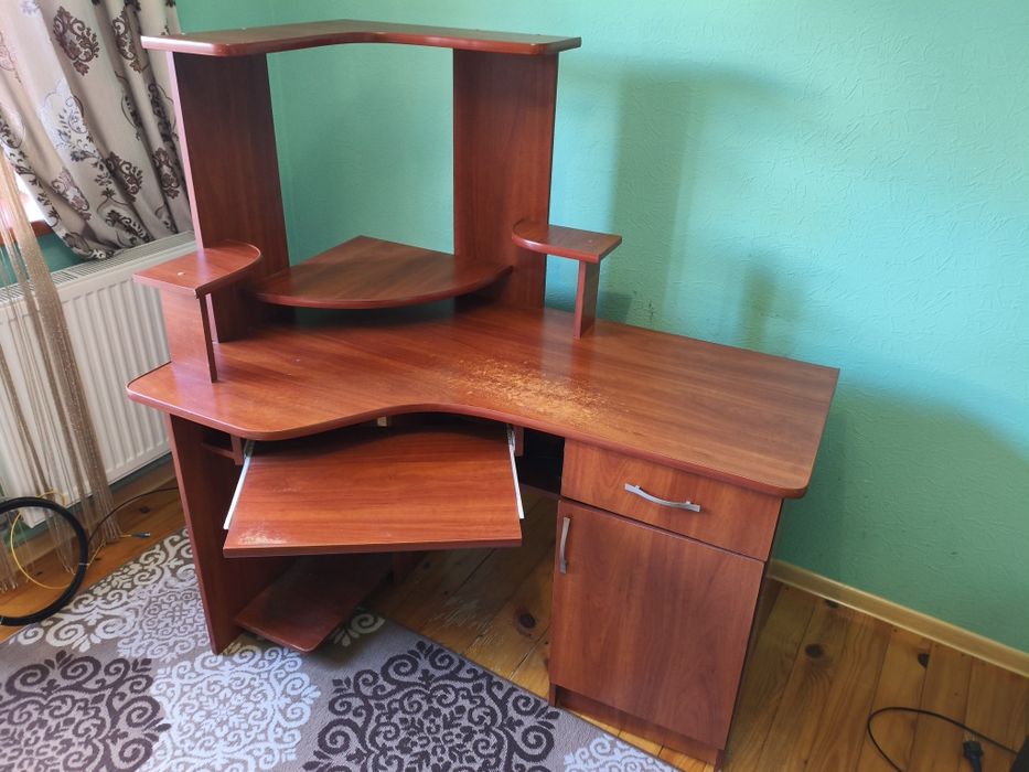 Продам б/у комп'ютерний стіл