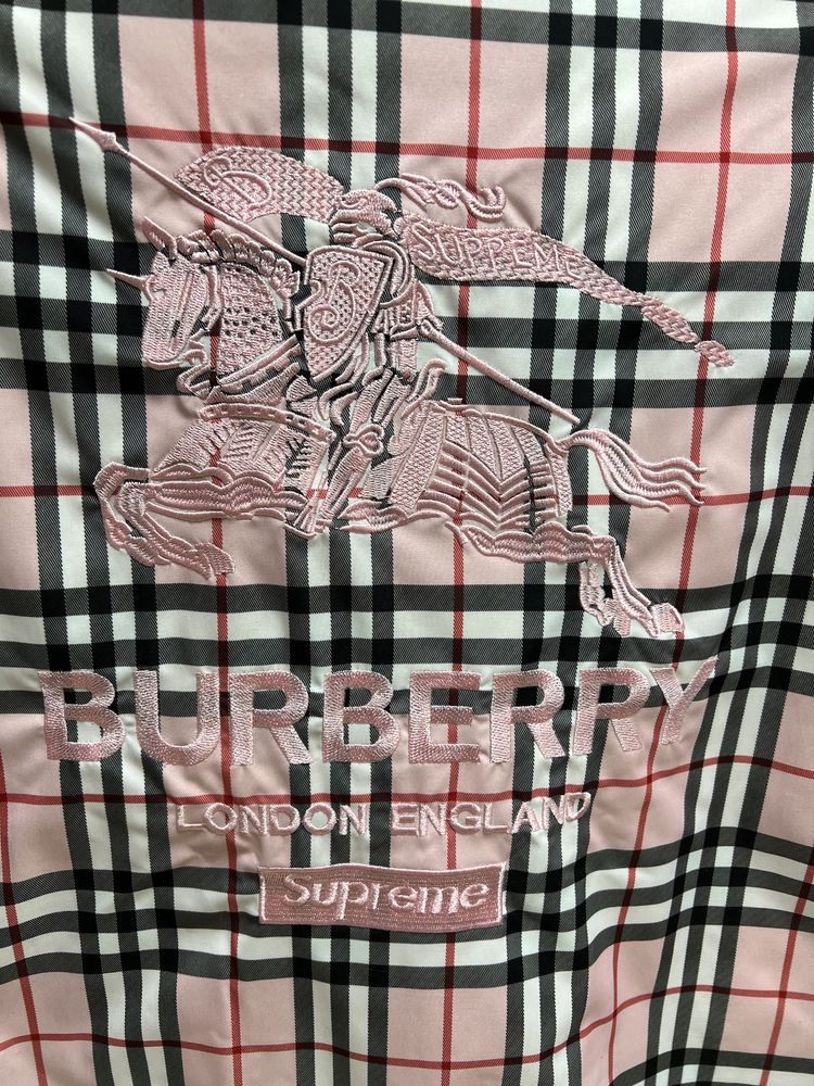 Куртка Supreme x Burberry Shearly Down Jacket Pink Logo