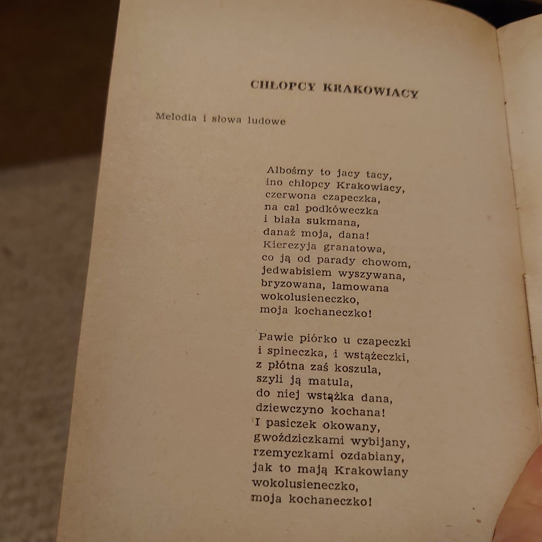 Śpiewnik iskier pieśni i piosenki na różne okazje 1971