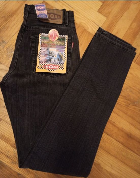 - Spodnie, grafitowy jeans, prosty, klasyczny krój. Cross jeans.