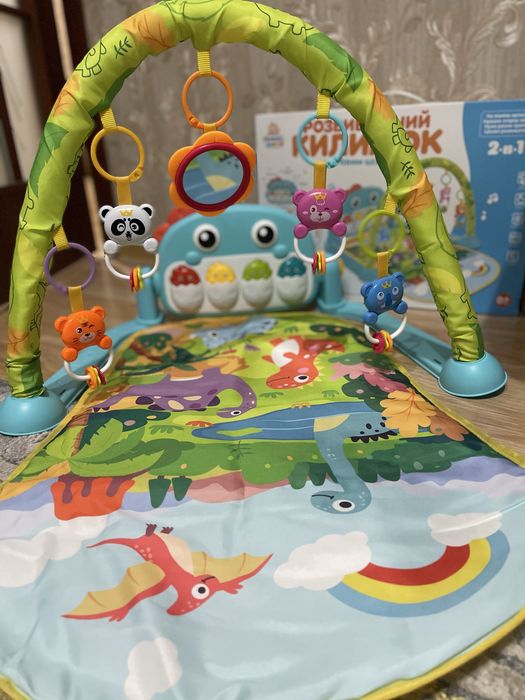 Розвиваючий килимок з ігровим центром