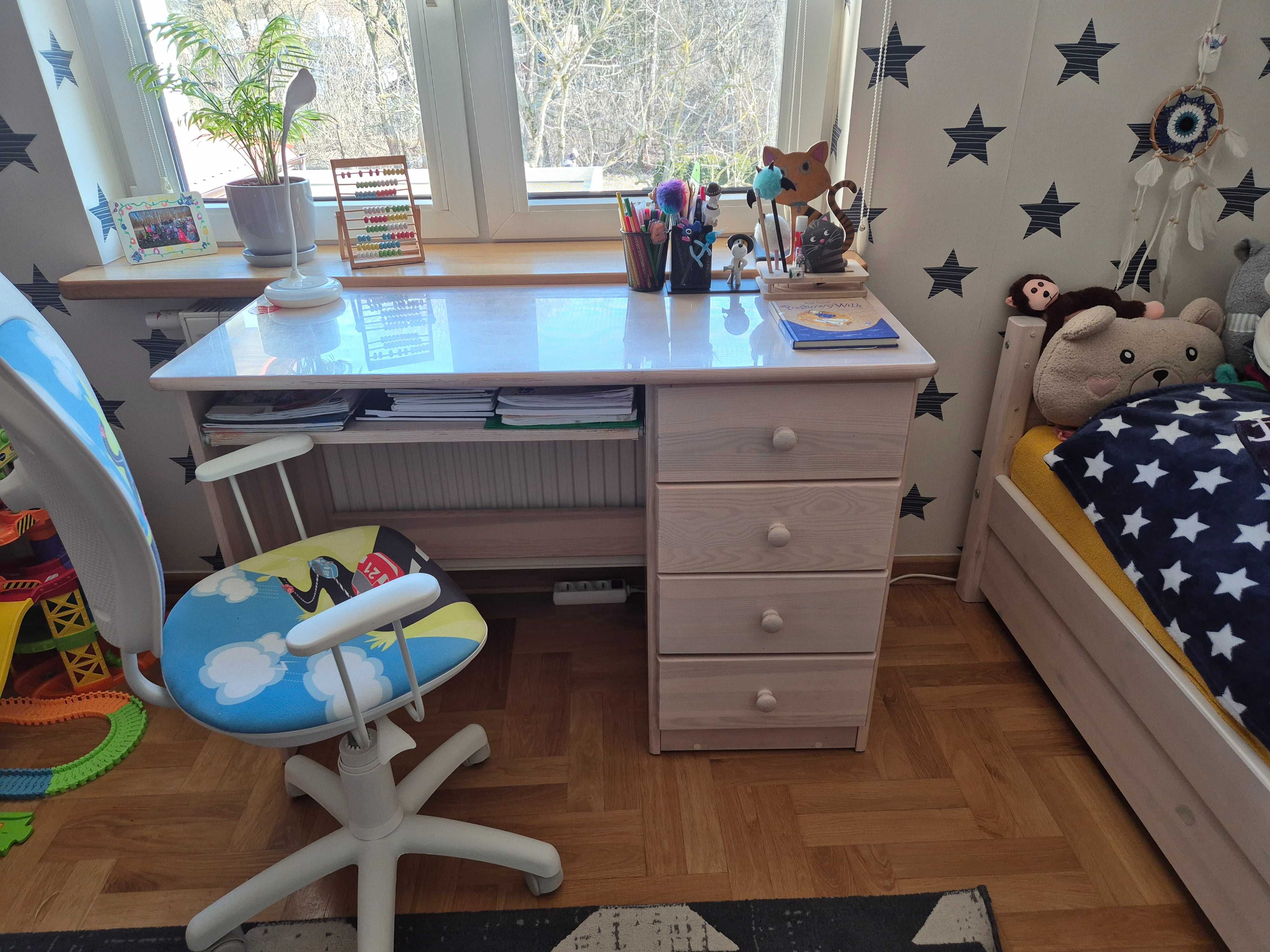 Zestaw mebli do pokoju dziecka marki FLEXA+łóżko z materacem