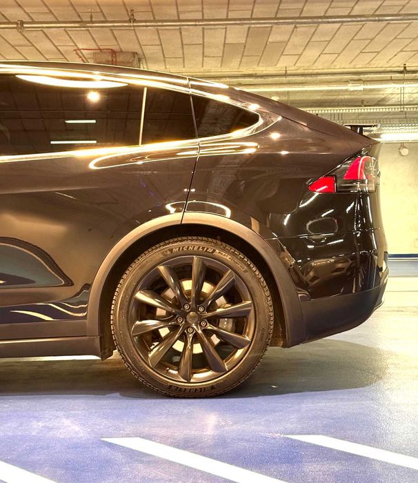 Wynajem auta SUV Tesla Model X Long Range RAVEN - 7 os. od 350zł/doba