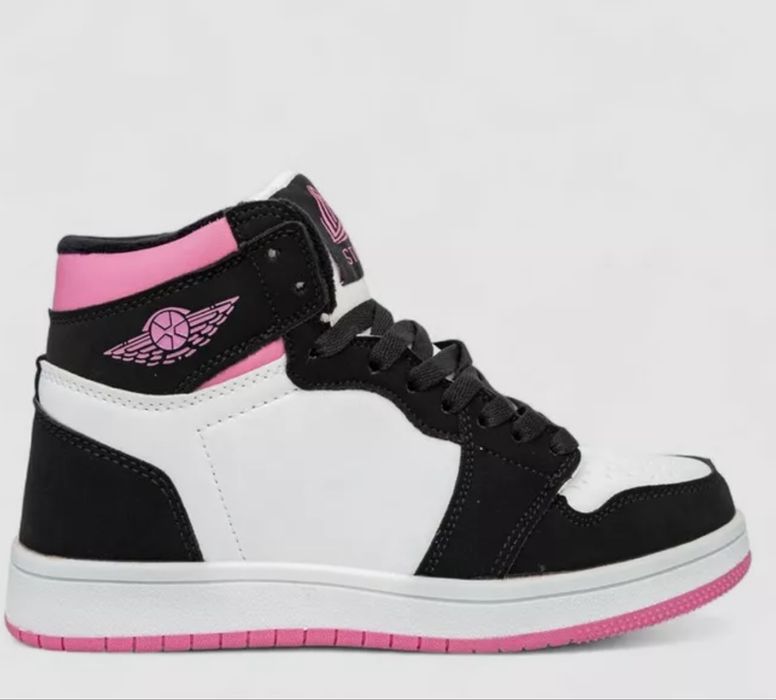 Стильні  моделі . Зимові кросівки жіночі з хутром