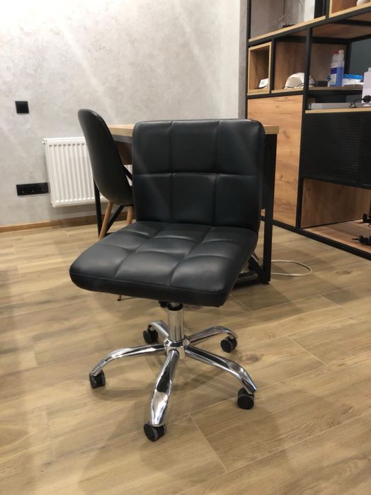 Стілець майстра‼️ на колесах крісло для манікюру педикюру