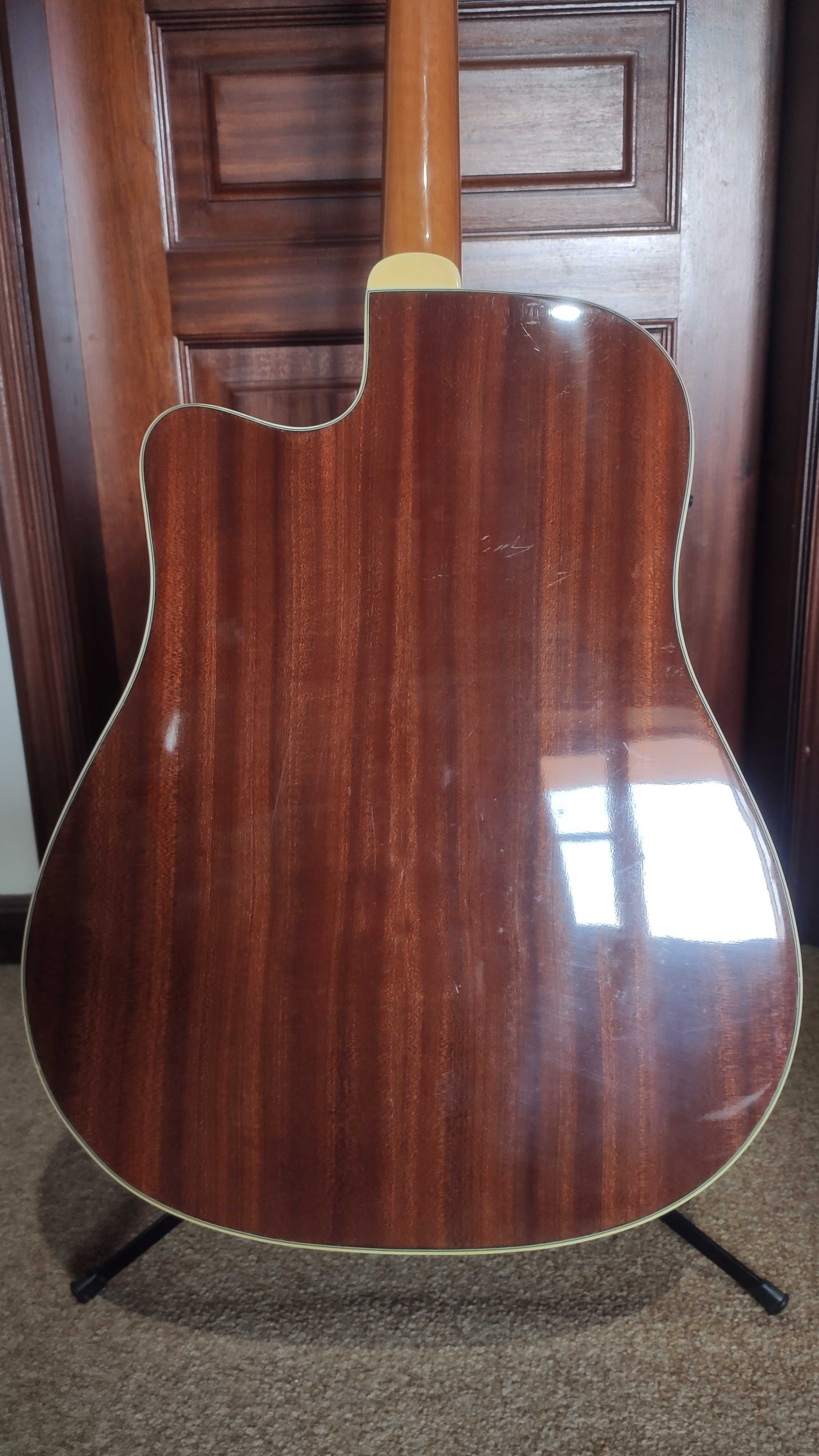 Guitarra/Viola electroacustica J&D