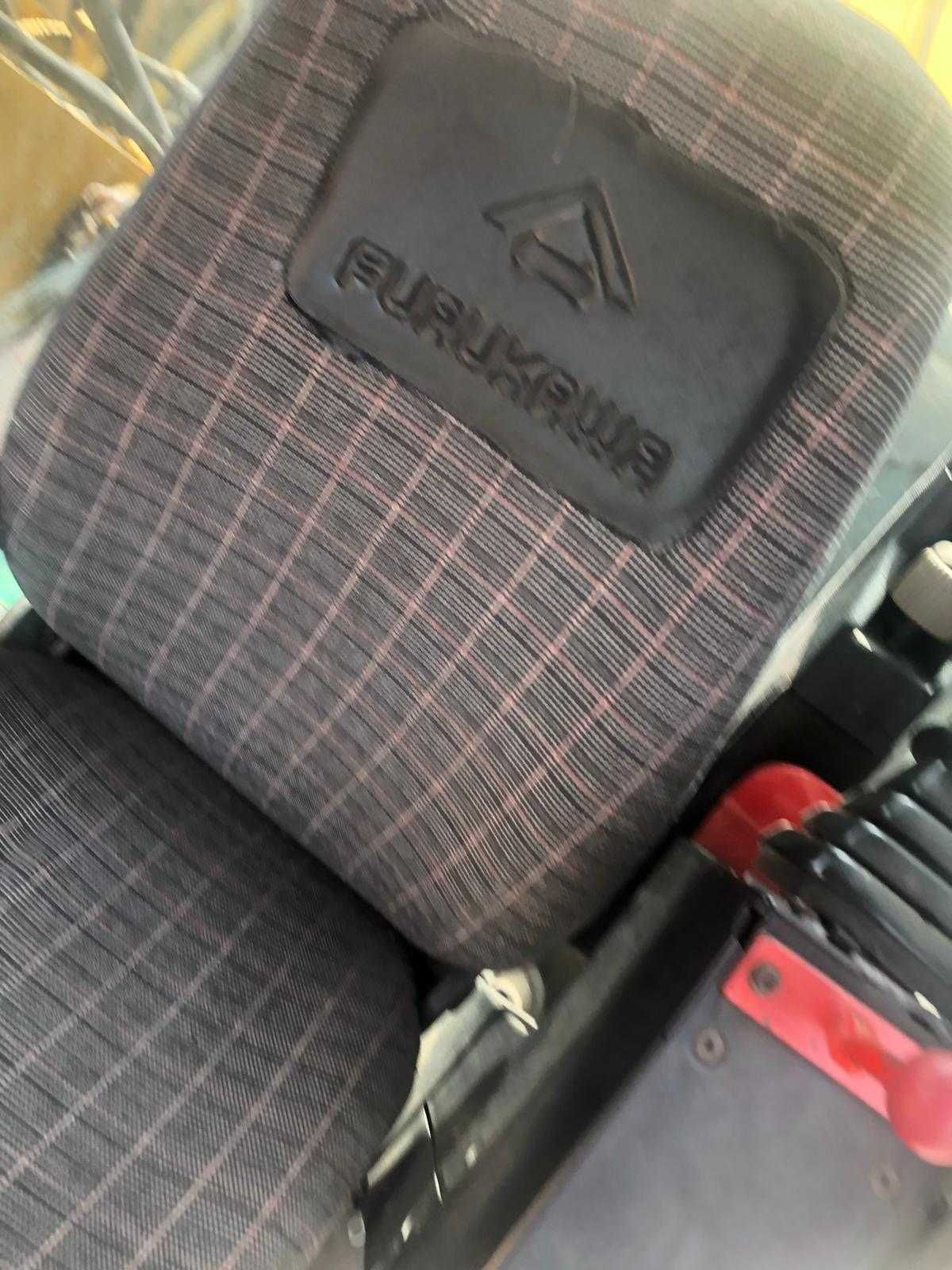 Giratória com cabine elevatória Furukawa W735 II Tronic