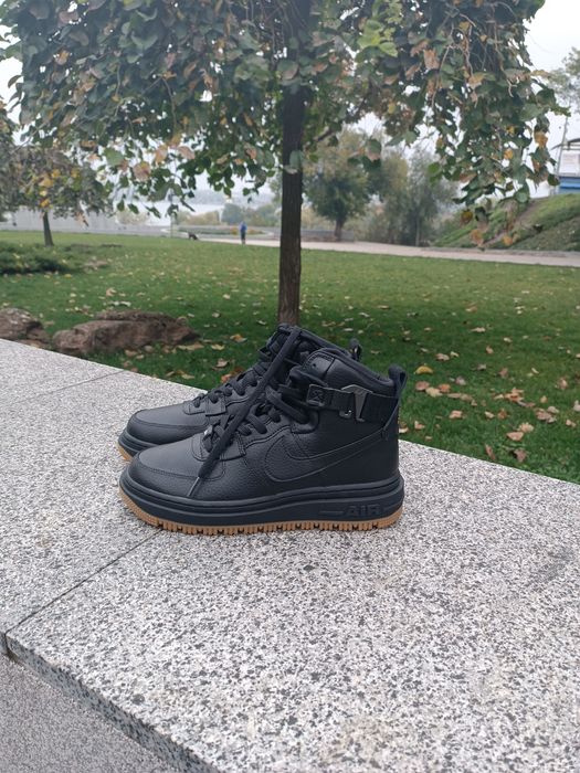 Продам чоловічі високі кросівки відомої фірми Nike по устілки 25.5 см,