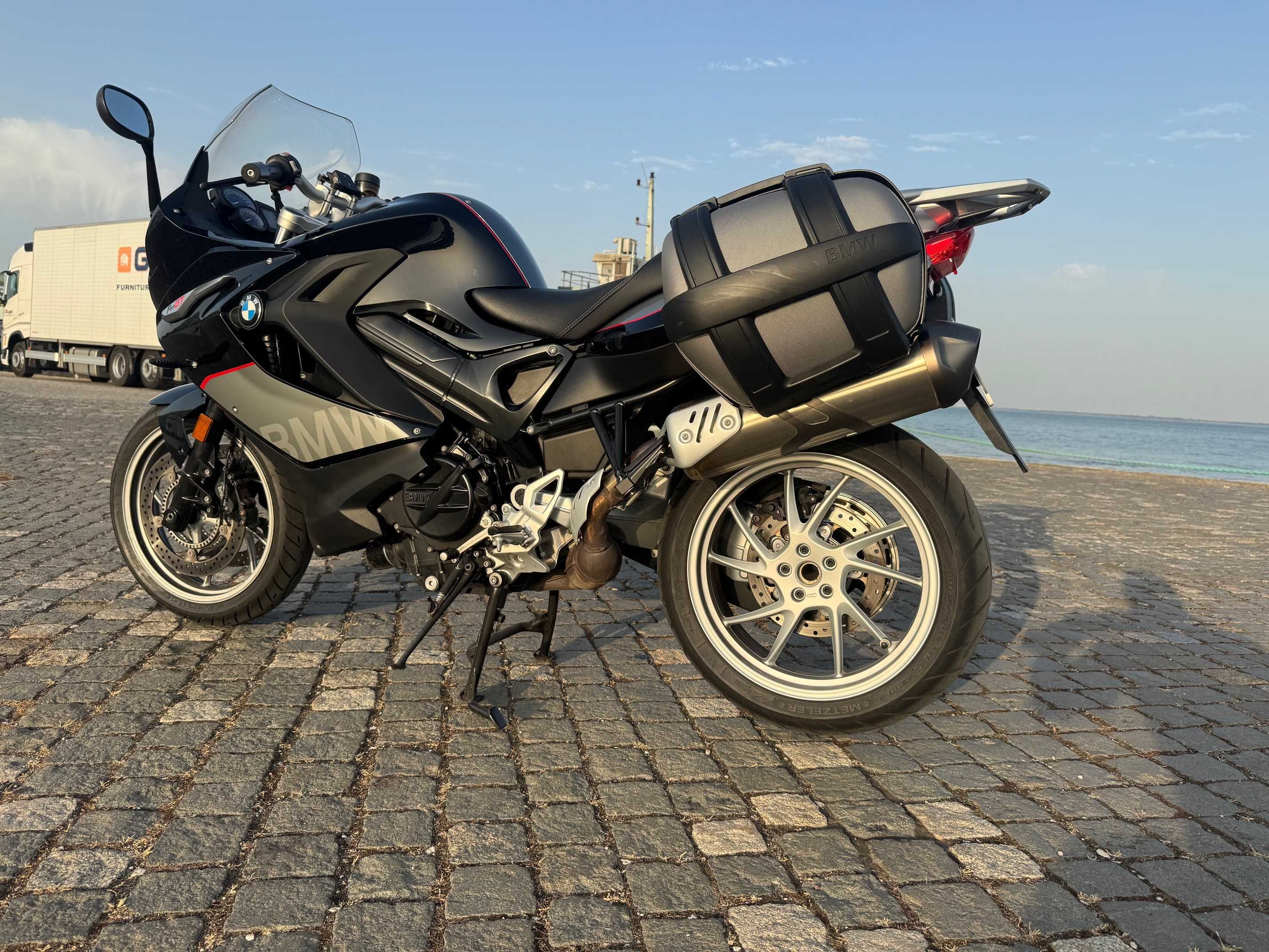 BMW F800GT (igual a nova)
