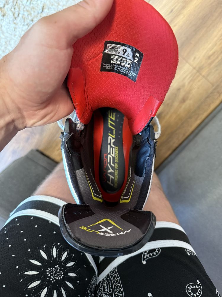 Продам хокейні ковзани Bauer Vapor Hyperlite, розмір 9.5 Fit 2