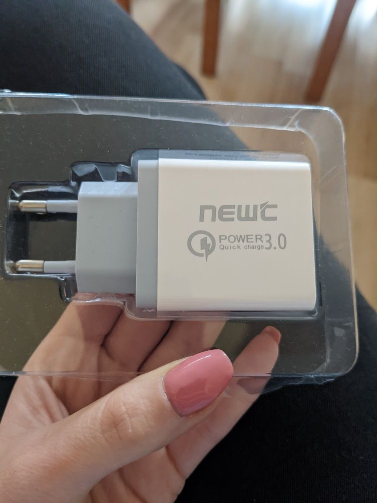 NEW'C 3-portowa wtyczka ładowarki USB