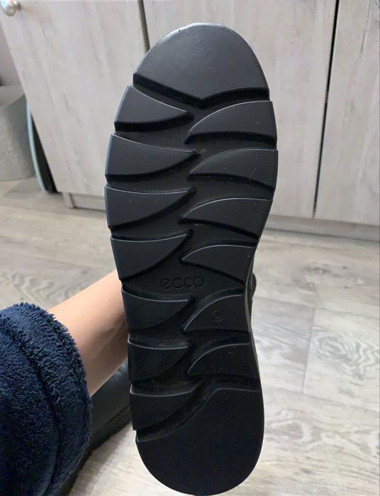 Зимові шеіряні черевики ecco  39 розміру