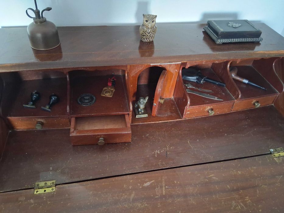 Escrivaninha muito antiga por apenas 150 euros