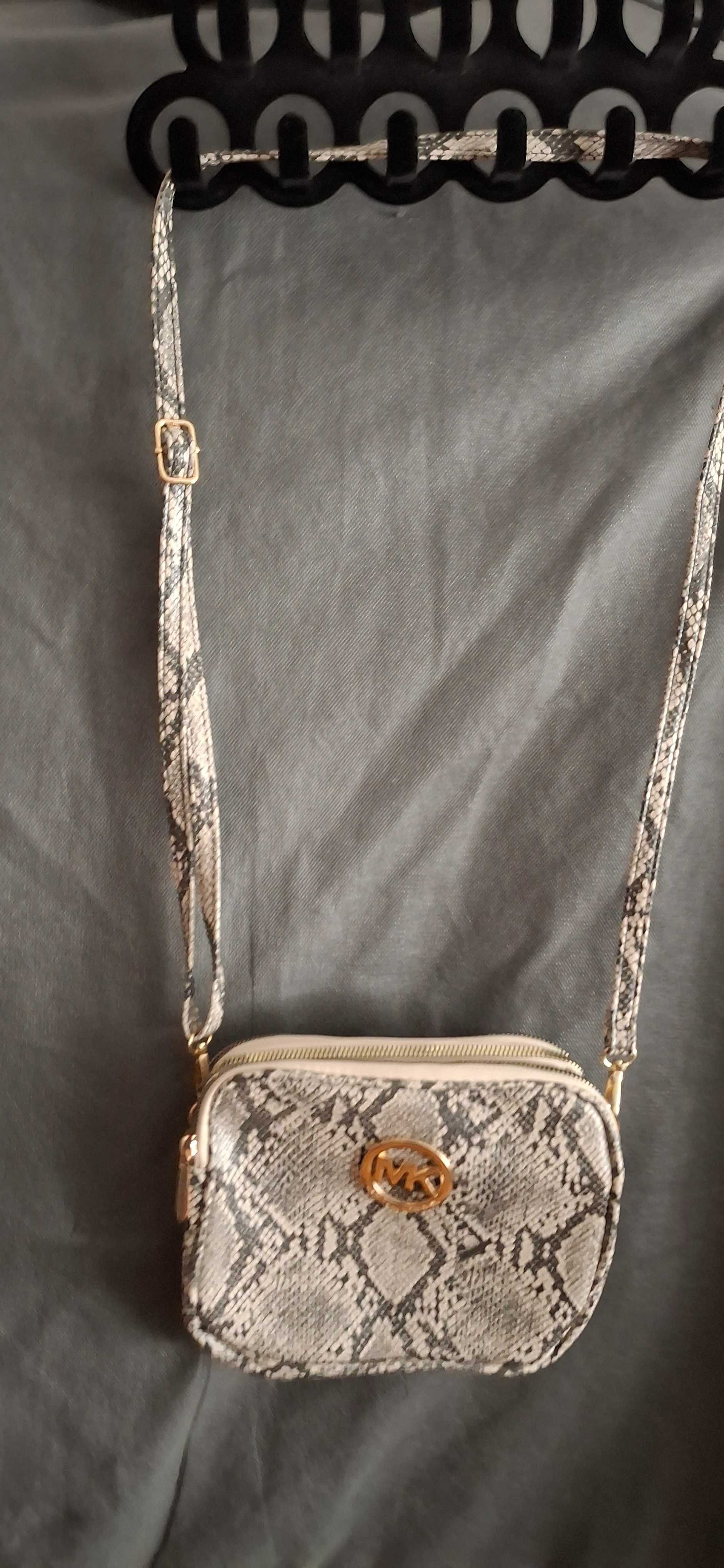 Bolsa com padrão cobra