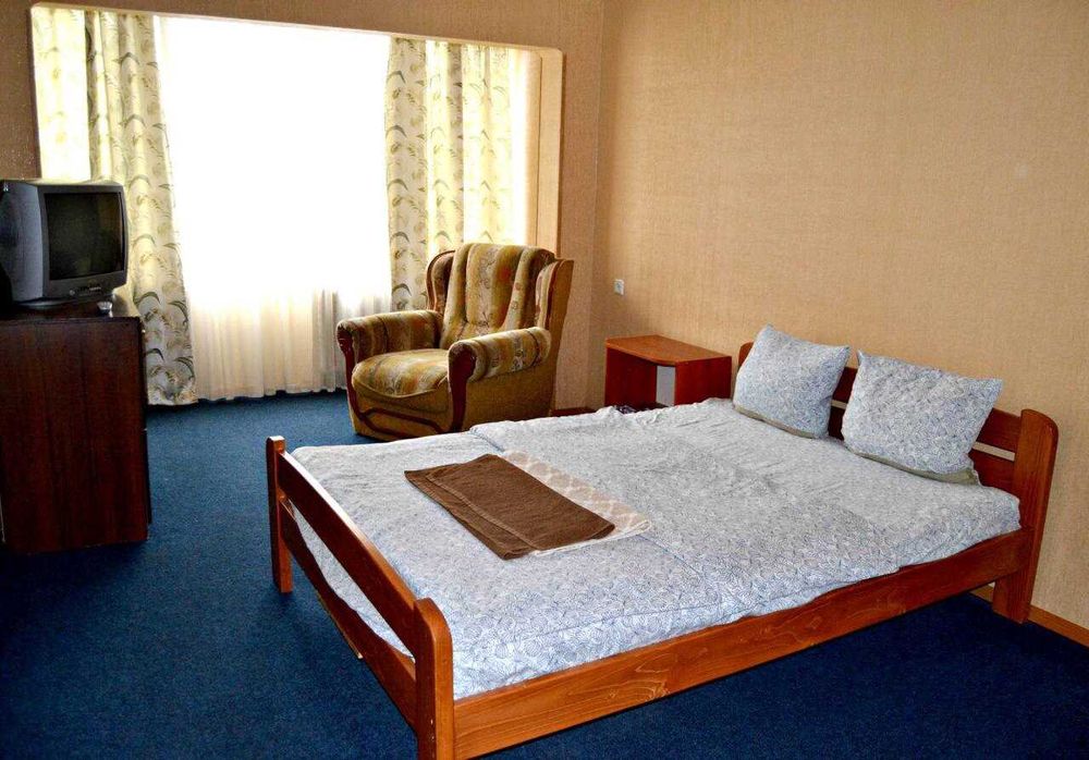 Метро Політехнічний інститут , 5 хвилин пішки ,затишна квартира