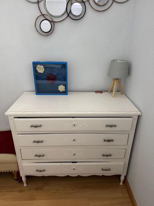 Comoda antiga branca