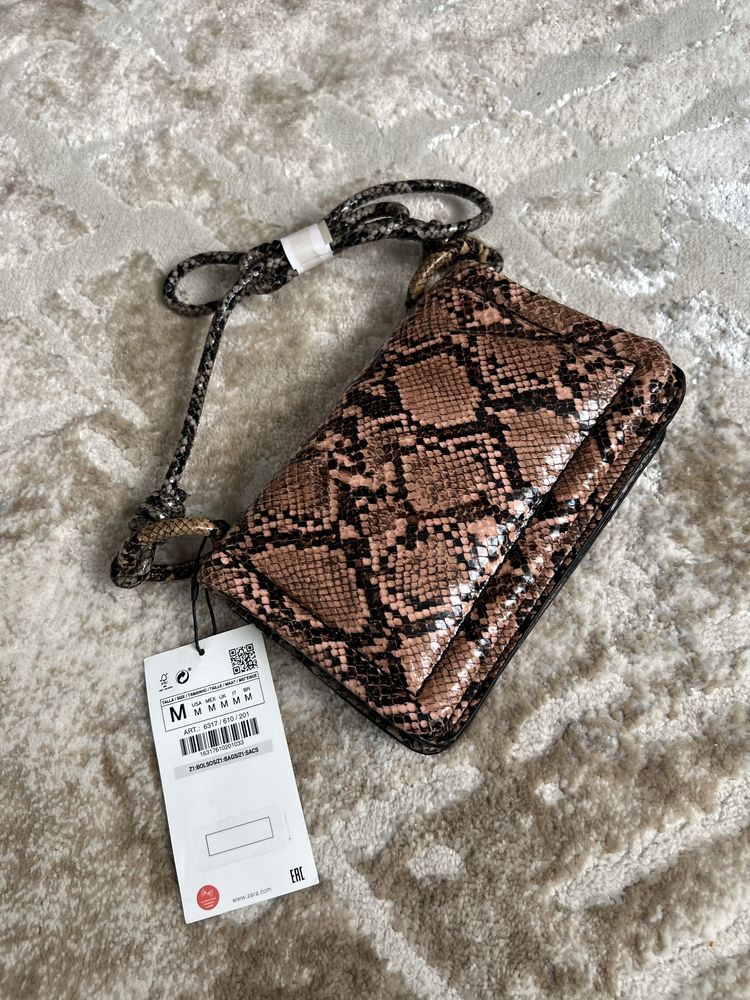 Torebka firma Zara . Skóra węża . Nowa . Kopertówka .