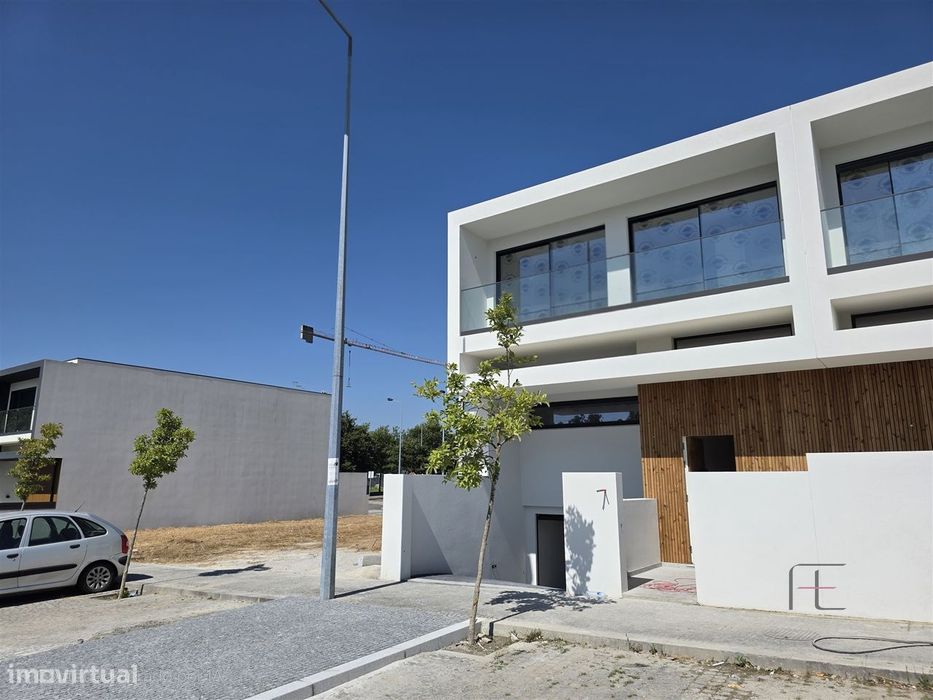 Moradia T4 de Luxo em Construção - Maia