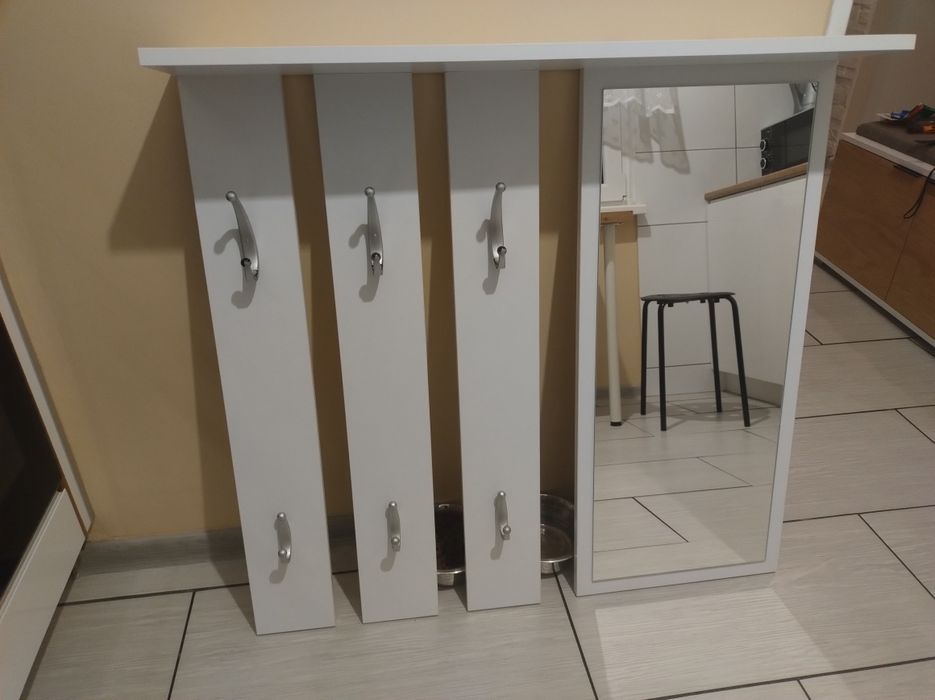 Wieszak na przedpokoj do garderoby z lustrem