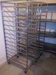 Carro inox p/ tabuleiros 450x750 mm c/ 16 níveis