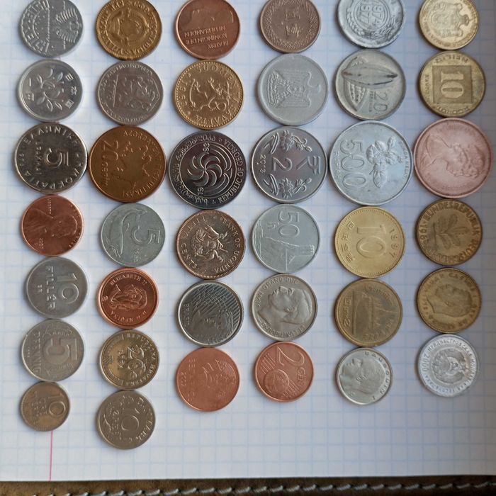 Продам набор монет без повторов 50 стран мира.Все континенты.