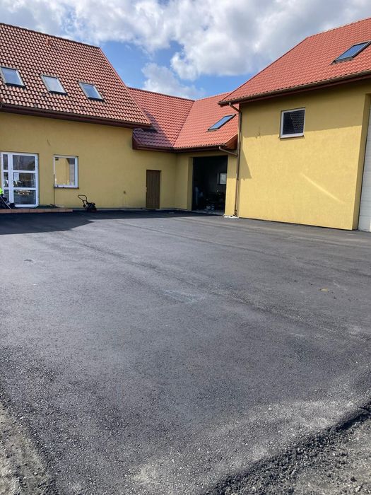 Asfaltowanie, naprwa i budowa dróg,gorący asfalt.