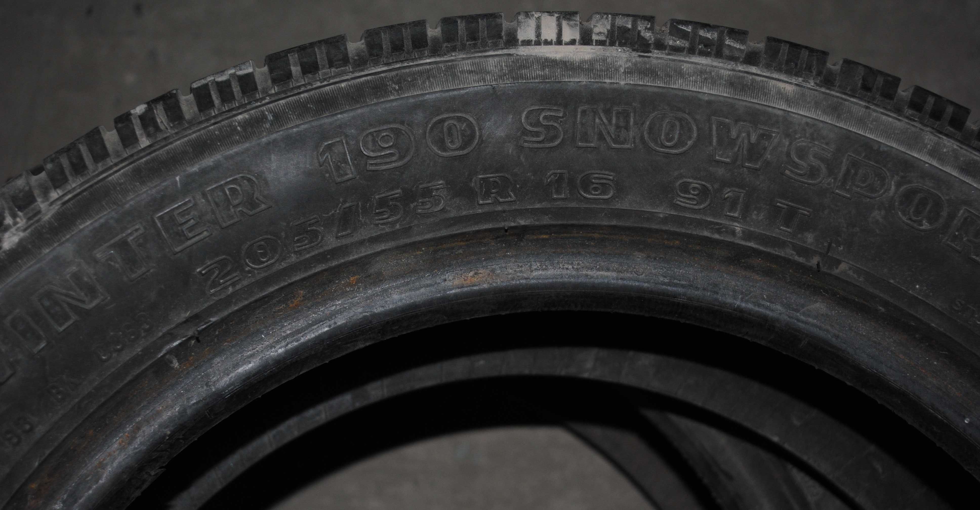 2 шини Pirelli Snowsport 205/55/R16 3,5 мм 2007 р без латок і порізів.