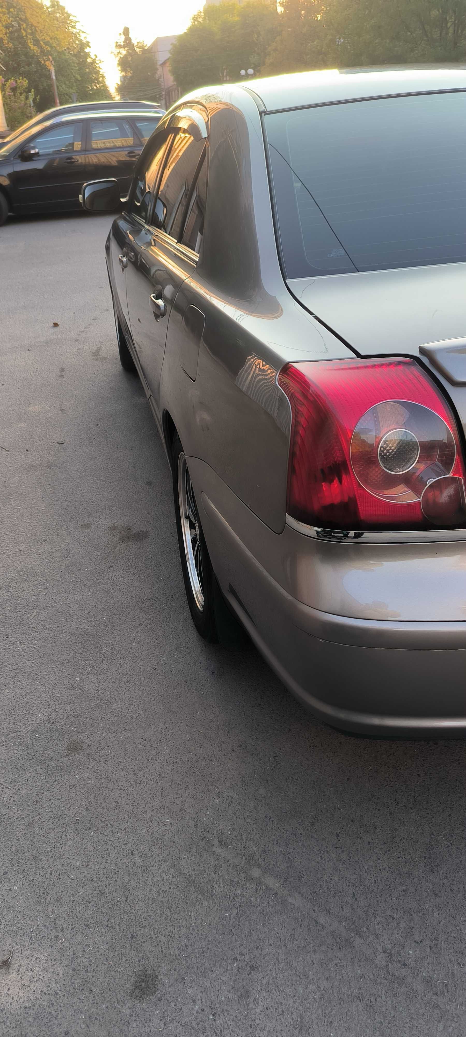 Продам Тойоту Авенсіс