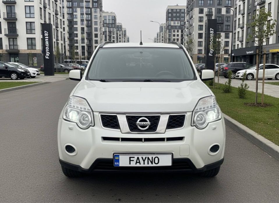 Nissan X-Trail 2013 2.0 мех -6 Бензин офиц.
