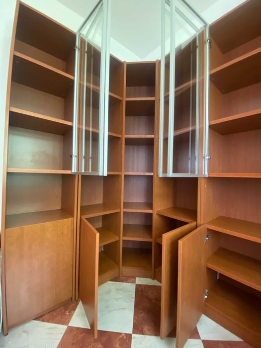 Zestaw mebli biblioteczka regał narożny witryna GRATIS BIURKO