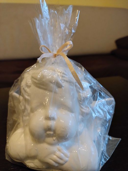 Mały gipsowy aniołek