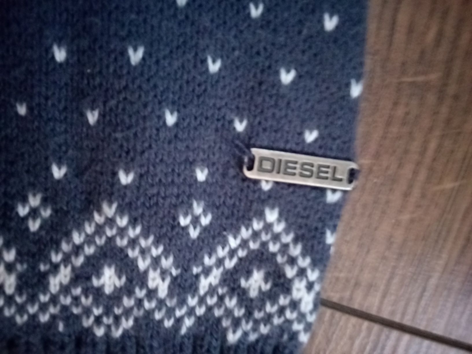 Piękny sweterek DIESEL rozmiar M