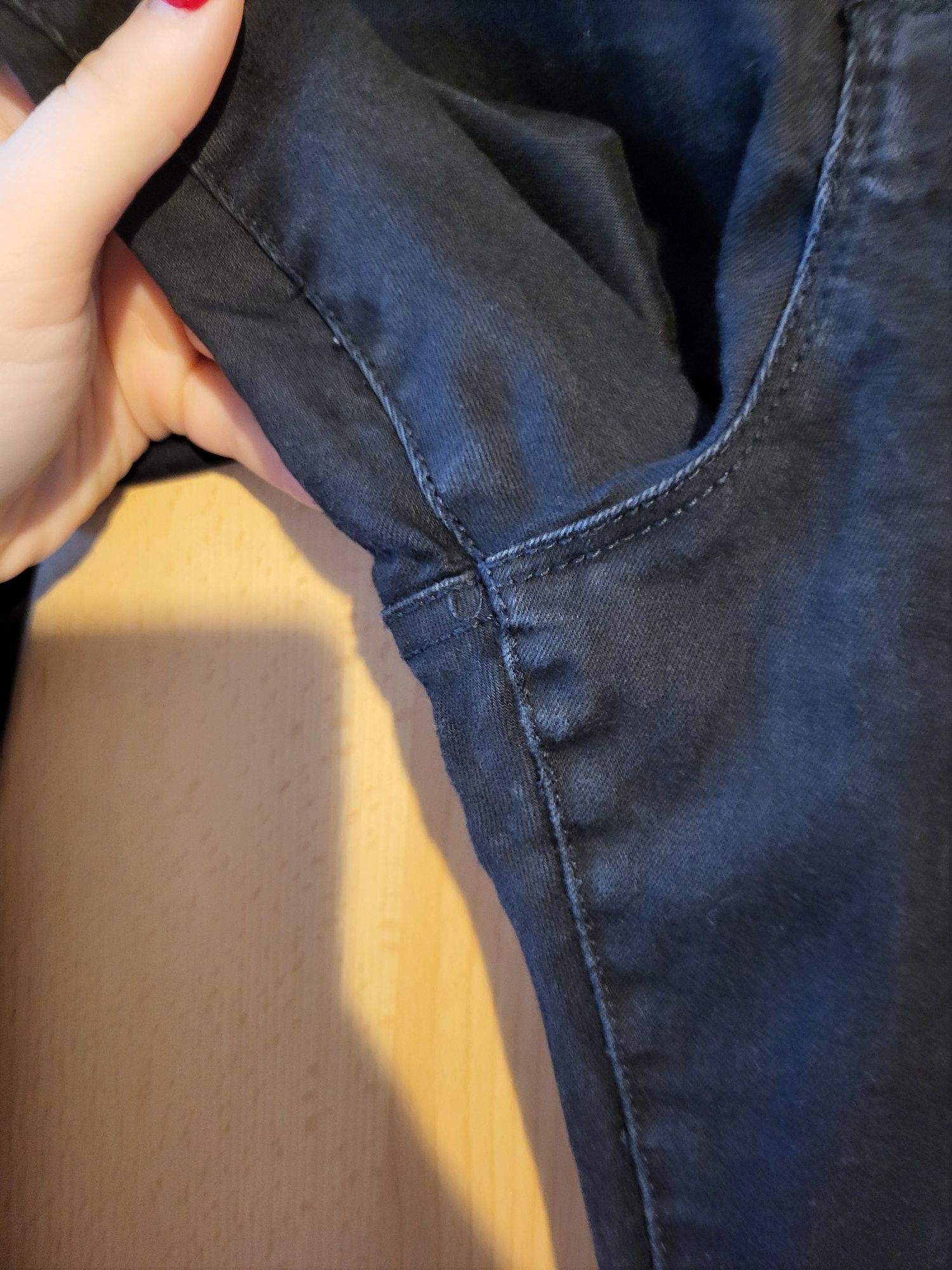 Ciemnoszare elastyczne spodnie rurki