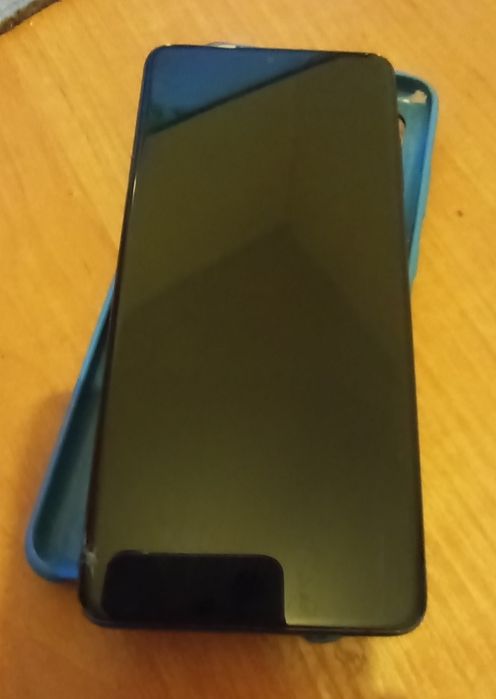 Samsung s20 plus lekko uszkodzony