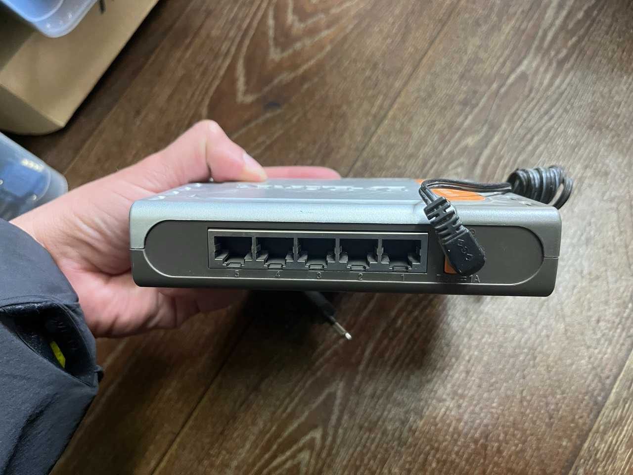 Коммутатор Коммутатор D-Link DES-1005D 5port UTP 10/ 100Mbps