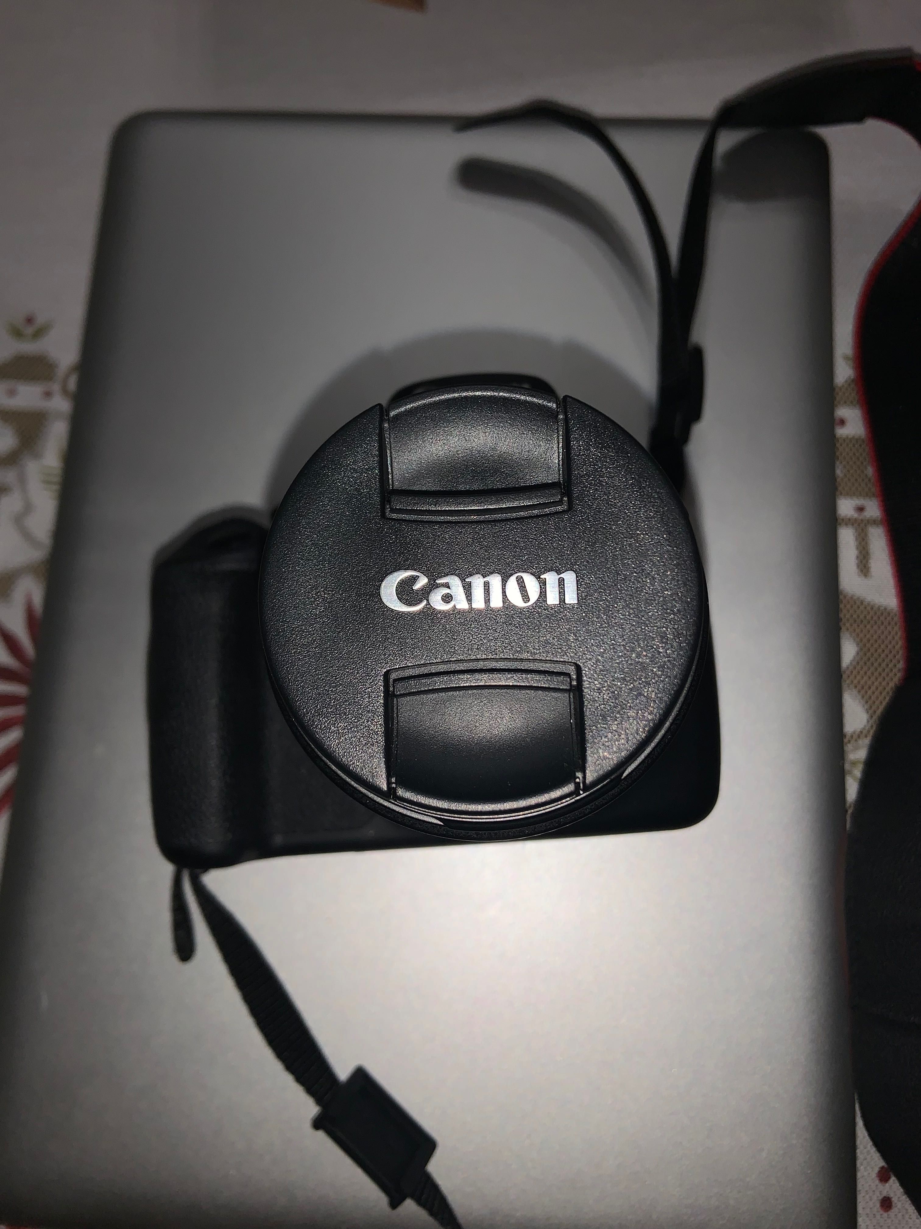 Canon EOS 1200D com acessórios