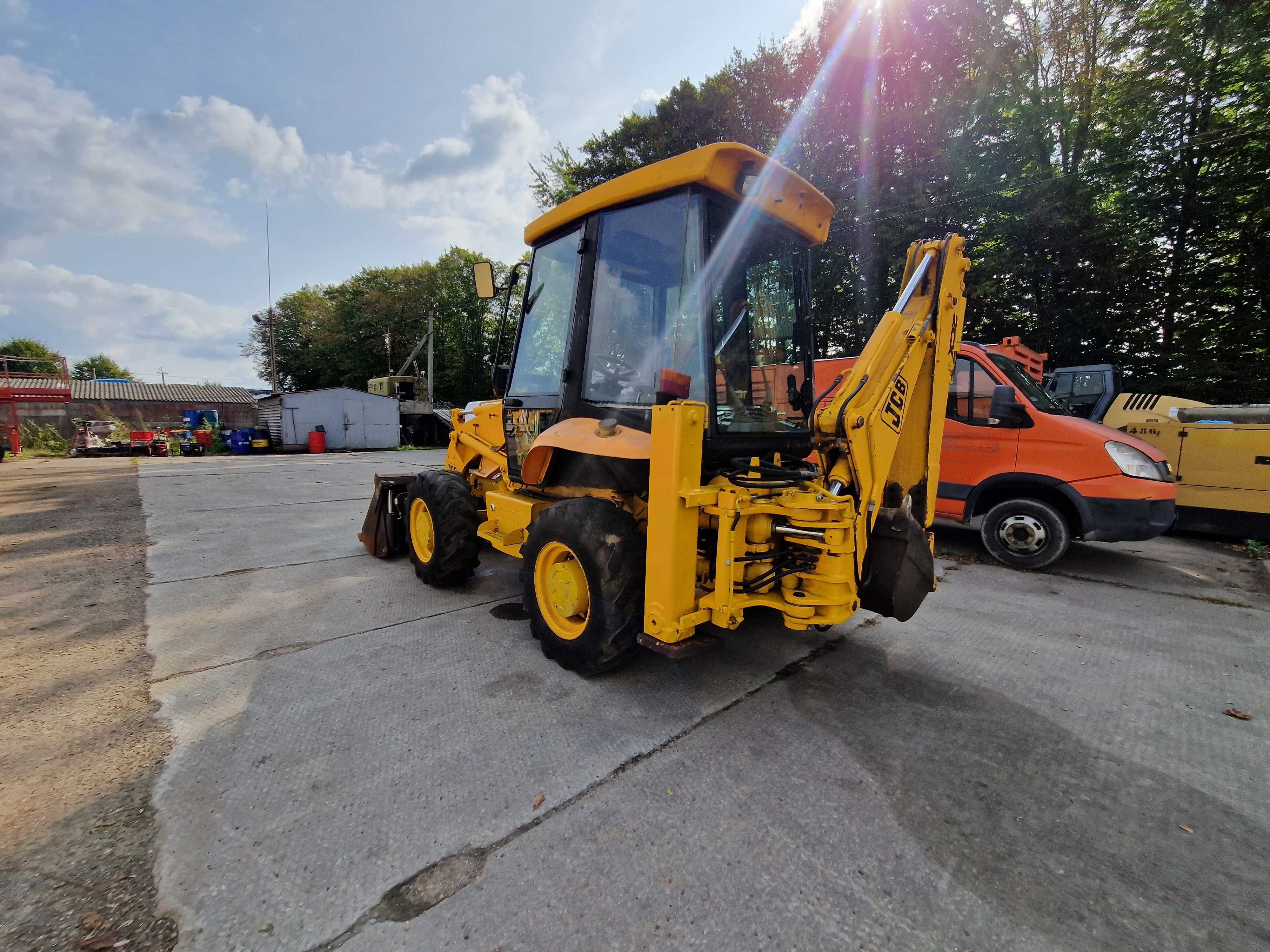 Екскаватор навантажувач JCB 2CX, мінік