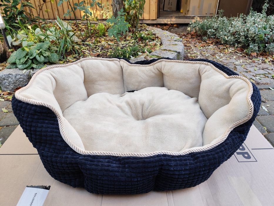 Legowisko dla zwierząt Cozy Kingdom, czarno-beżowe