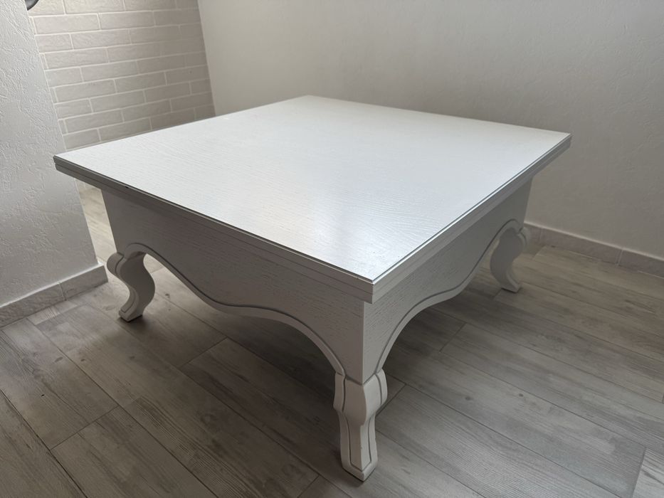 Розкладний стіл білого кольору