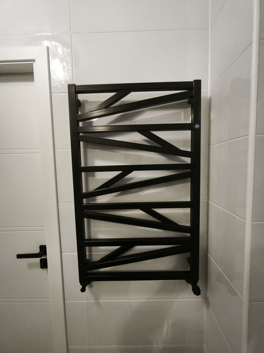 Grzejnik łazienkowy czarny deco