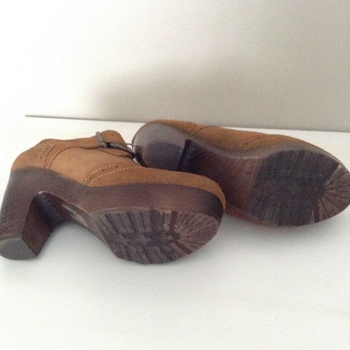Sapatos Camurça castanhos