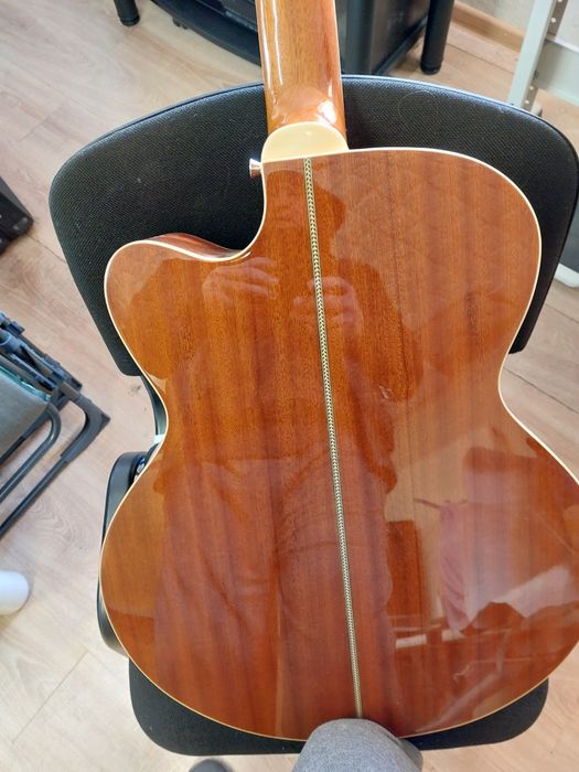 gitara basowa elektroakustyczna