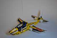 Zestaw LEGO 42044 - 
Display Team Jet