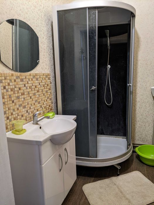 2/4 , 55 м.кв. возле парка Глобы , потолки 4,2м!