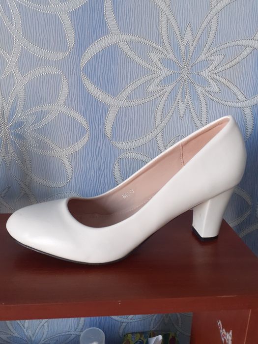 Продам весільні туфлі