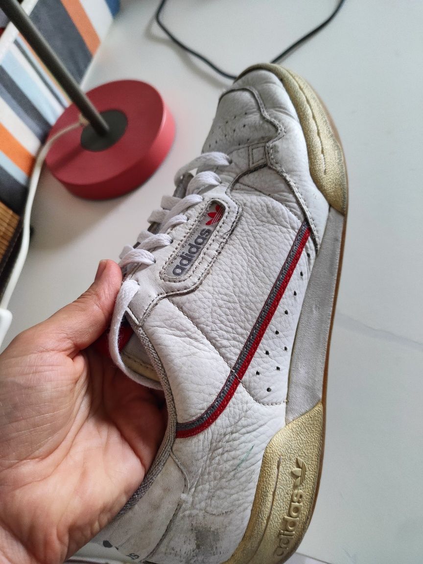 Tênis Adidas Continental