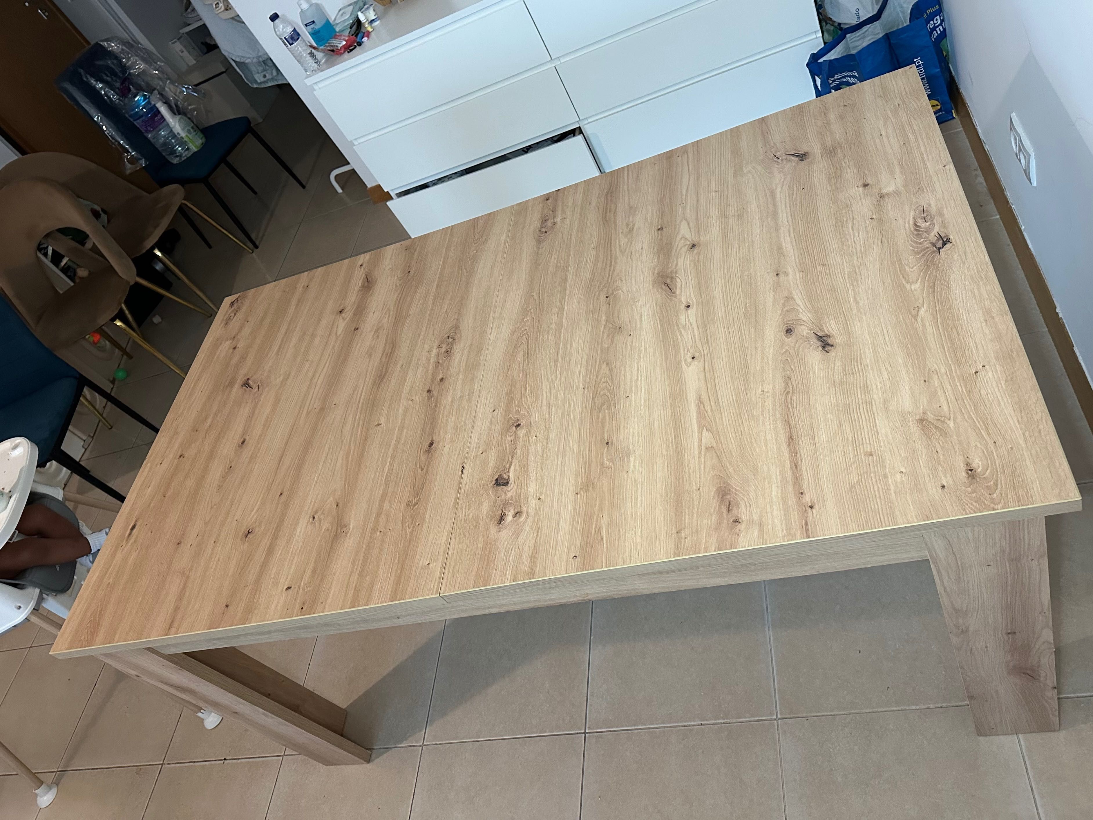 Mesa extensível em Madeira