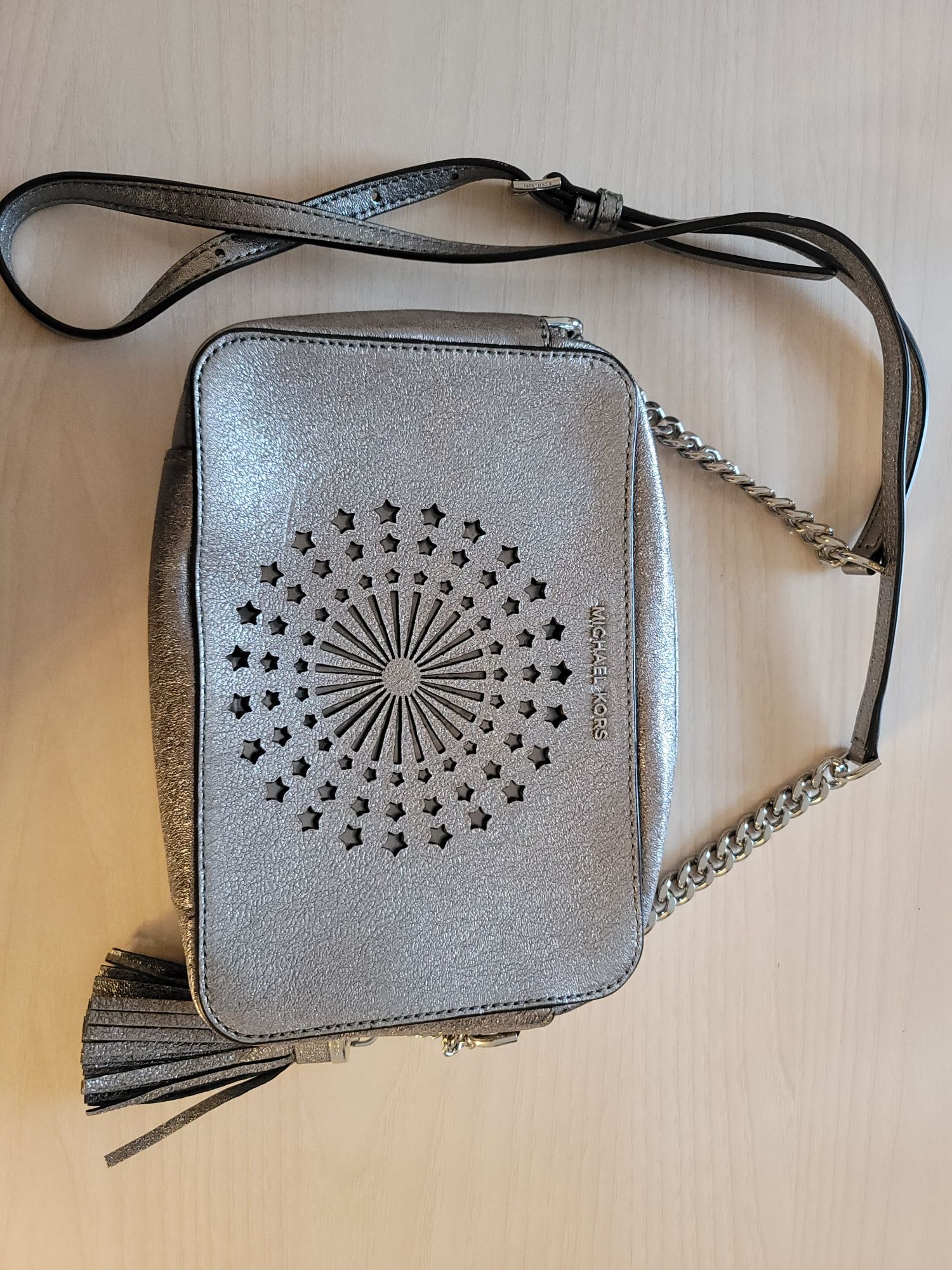 Michael Kors  сумка  нова, шкіряна, срібного кольору.